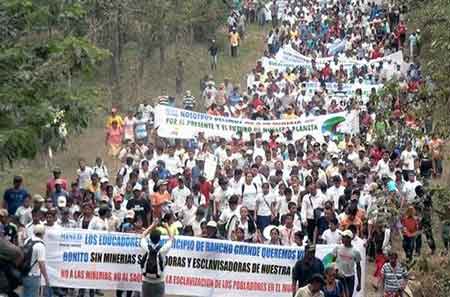 Marchan en Nicaragua contra minera a cielo abierto