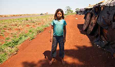 Luchamos por nuestra tierra y nos estn asesinando, uno a uno. Guaran Brasil