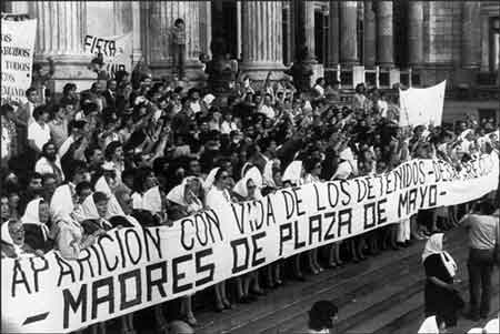 Aparición con vida de los detenidos Madres de Plaza de Mayo