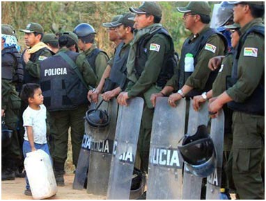 Nio frente a la policia