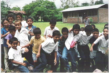 skolbarn frn San Ignacio de Loyola