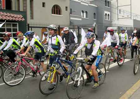 Ciclistas de montaa provenientes de Pasco